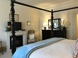 Tattingstone Inn
