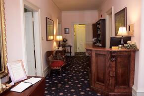 Tattingstone Inn
