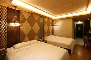 R7 Eco Hotel