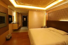 R7 Eco Hotel