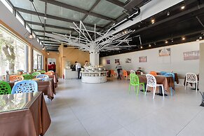 R7 Eco Hotel