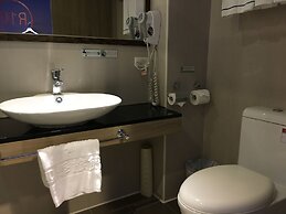 R8 Eco Hotel