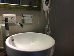 R8 Eco Hotel