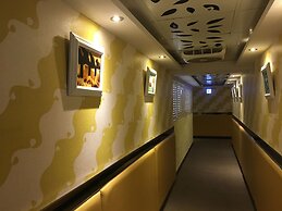 R8 Eco Hotel