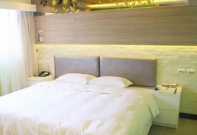 R8 Eco Hotel