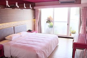 R8 Eco Hotel