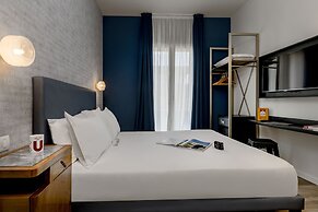 Up Hotel