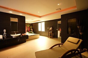 Merry Season Motel