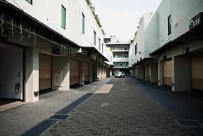 Merry Season Motel