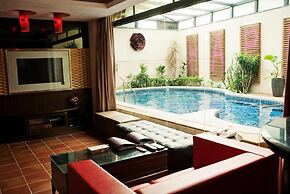 Merry Season Motel