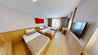 River Hotel