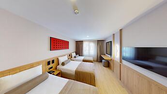 River Hotel