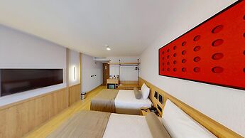 River Hotel