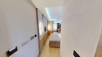 River Hotel