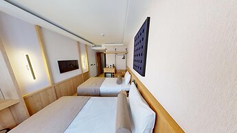 River Hotel