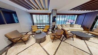 River Hotel
