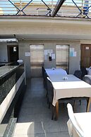 River Hotel