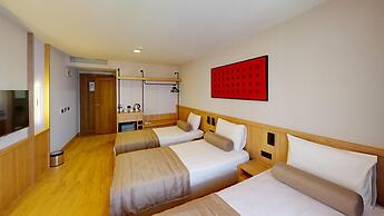 River Hotel