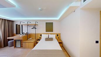 River Hotel