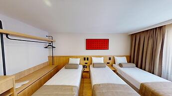 River Hotel