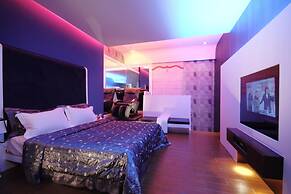 Shinyseasons Motel