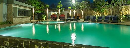 Yeak Loam Hotel