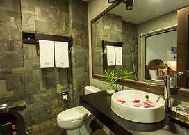 Yeak Loam Hotel