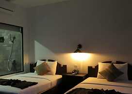 Yeak Loam Hotel