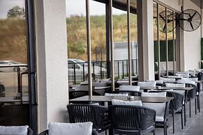 Hilly Hotel