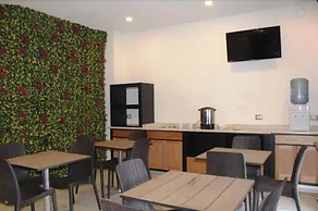 Hotel Leones