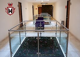 Hotel Leones