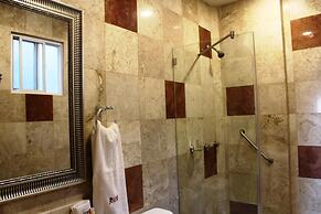 Hotel Leones