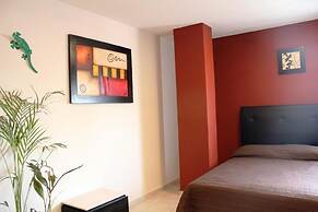 Hotel Leones