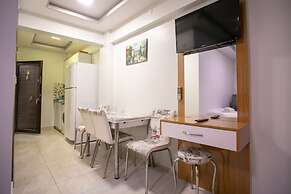 Golden Saray Apart