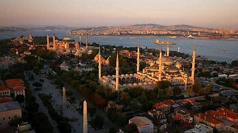 Golden Saray Apart