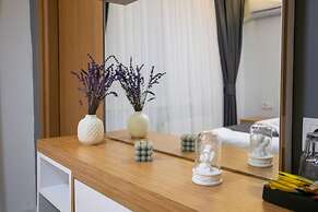 Golden Saray Apart