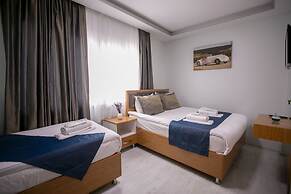 Golden Saray Apart