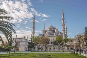 Golden Saray Apart