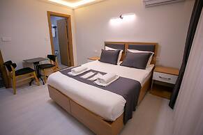 Golden Saray Apart