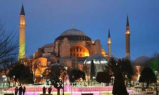 Golden Saray Apart