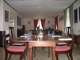 Le Voltaire Chambres et Table d'Hotes