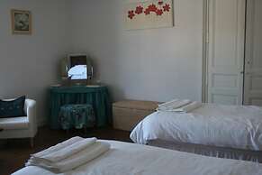Le Voltaire Chambres et Table d'Hotes