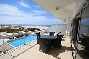 The Beachfront Praia D'el Rey Golf & Beach Resort