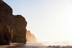 The Beachfront Praia D'el Rey Golf & Beach Resort
