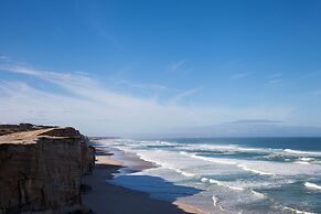 The Beachfront Praia D'el Rey Golf & Beach Resort