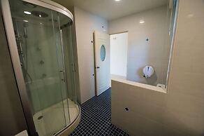Seahome Hotel