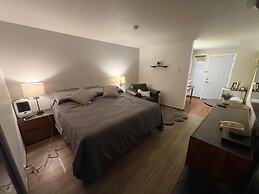 Monashee Motel