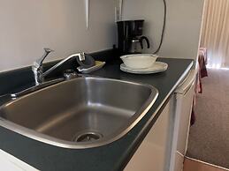 Monashee Motel