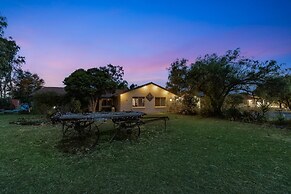Castlereagh Motor Inn