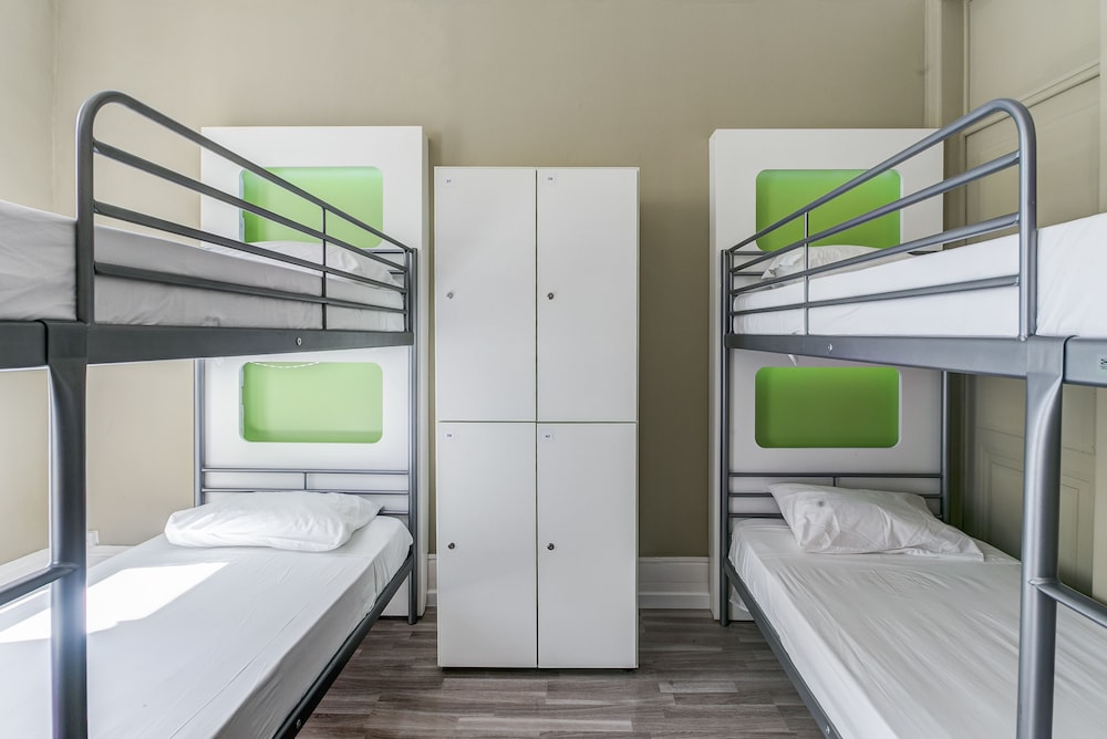 Hostel Seven Hills